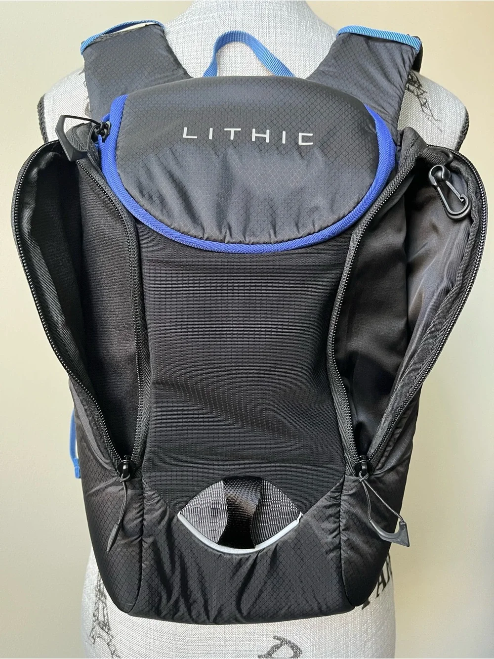 NWOT Lithic insulated hydration backpack 72 oz